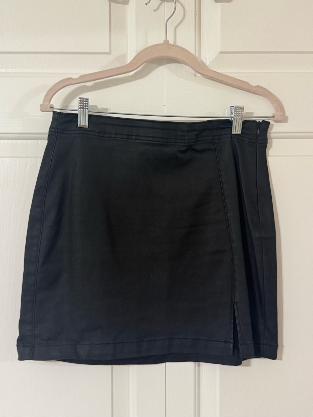 Black Women's Mini Skirt - Classic Straight Silhouette
